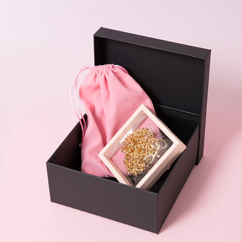 Gift packaging for the "Bella" choker and leash set, including a scratch-resistant floating display box and pink velvet drawstring bag.