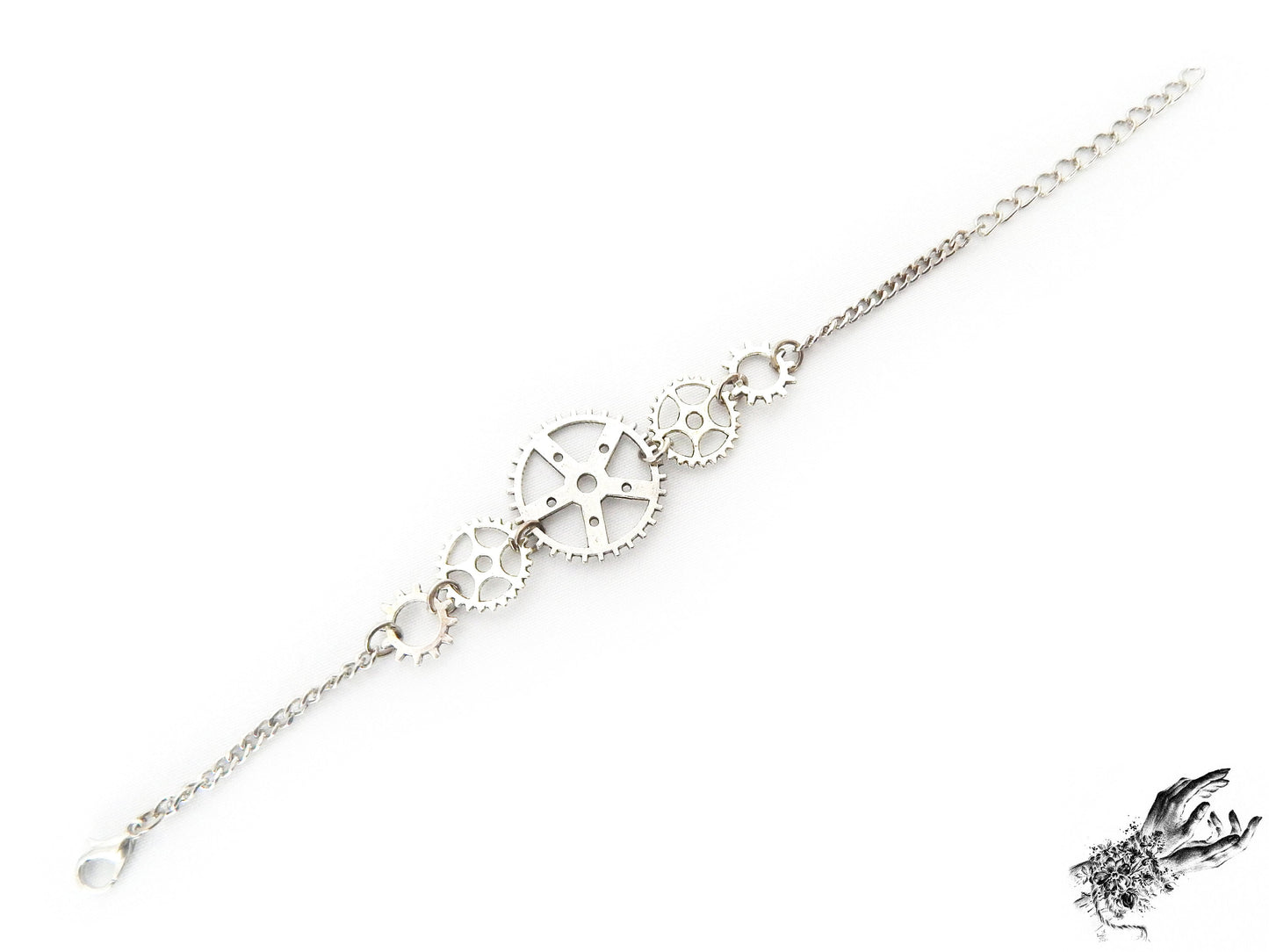 Antique silver bracelet featuring Steampunk gear charms for a mechanical design, the perfect gift for vintage and Steampunk fashion in the UK