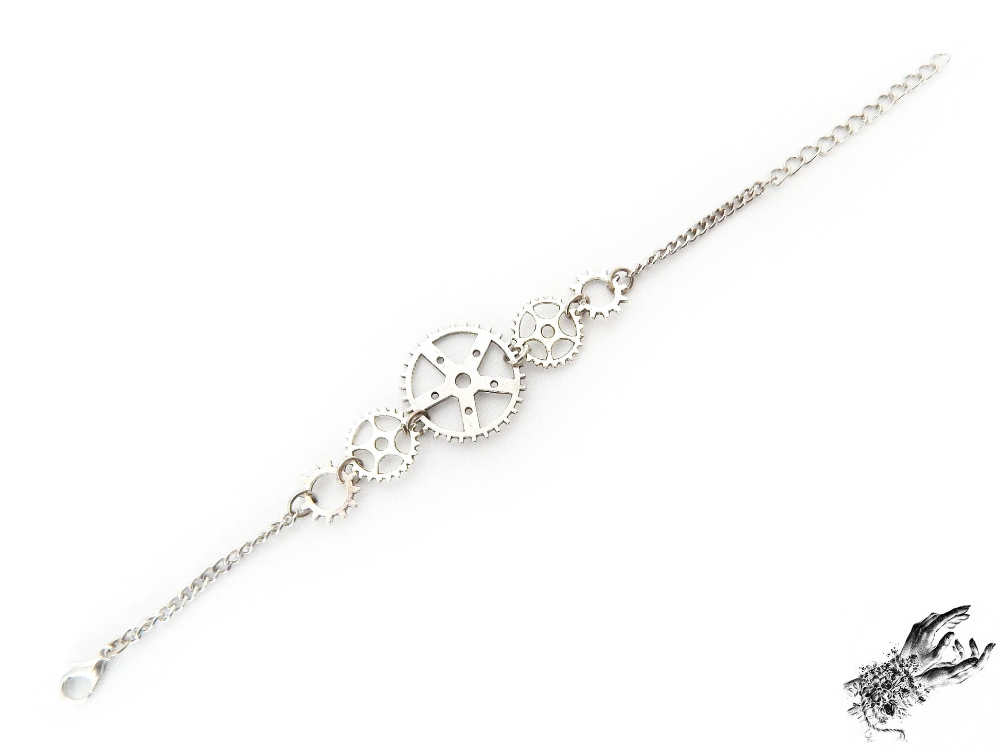 Antique silver bracelet featuring Steampunk gear charms for a mechanical design, the perfect gift for vintage and Steampunk fashion in the UK